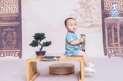 伊犁哈萨克孕妇肚子上的黑线